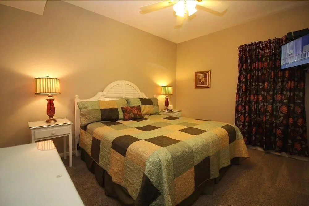Phoenix VII 1407 1 Bedroom 1 Bathroom Condo