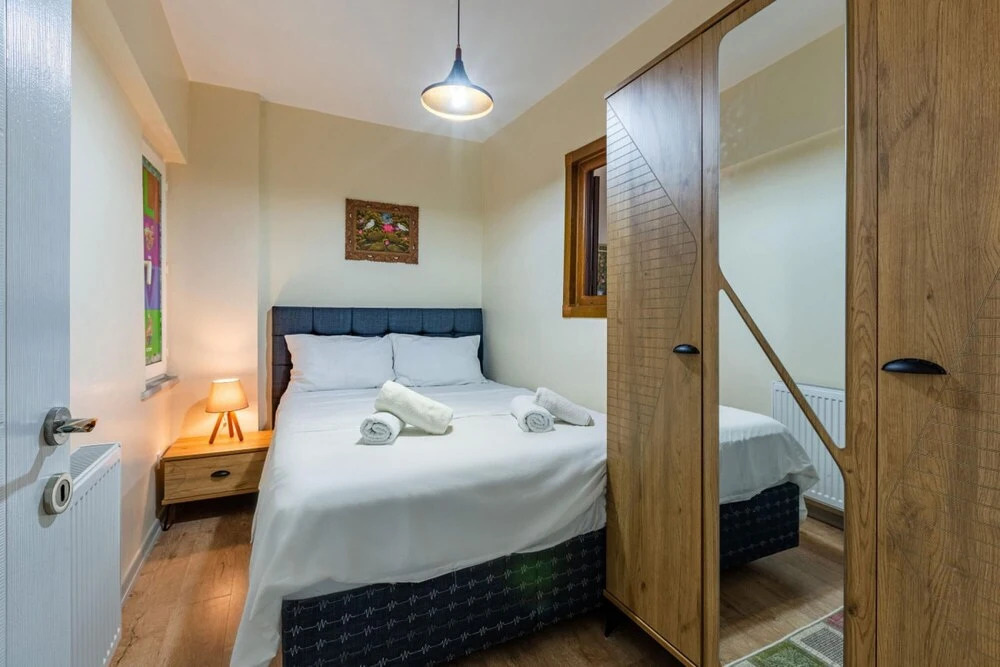 Colorful Flat With Backyard Close to Taksim Square