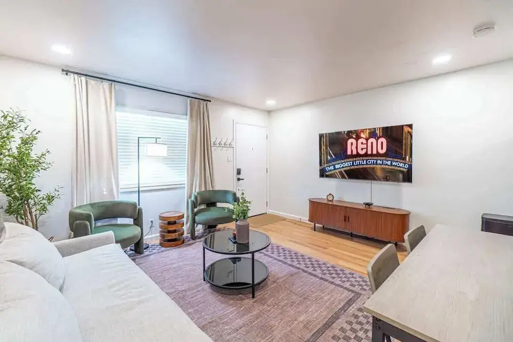 Designer Living Pet-friendly UNR 2BR 1BA
