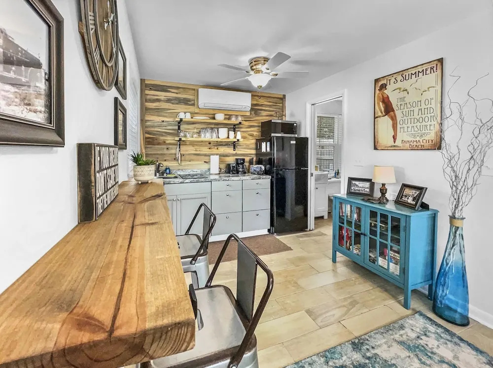 Salty Suite 1 Bedroom Townhouse by Redawning