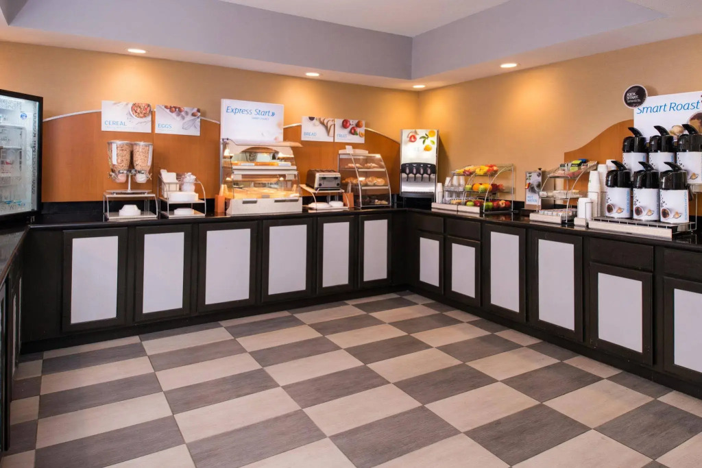 Holiday Inn Express & Suites Bucyrus by IHG