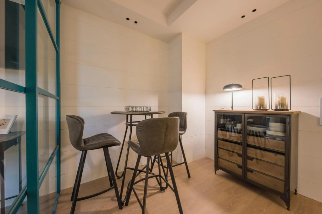CHAYOFA SUITES