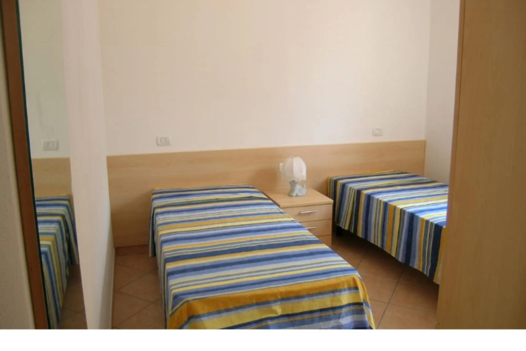 Four Family House - Tree Rooms apt. 5/7 ps.; 250-300 to the sea (sandy beach)-SERENA D
