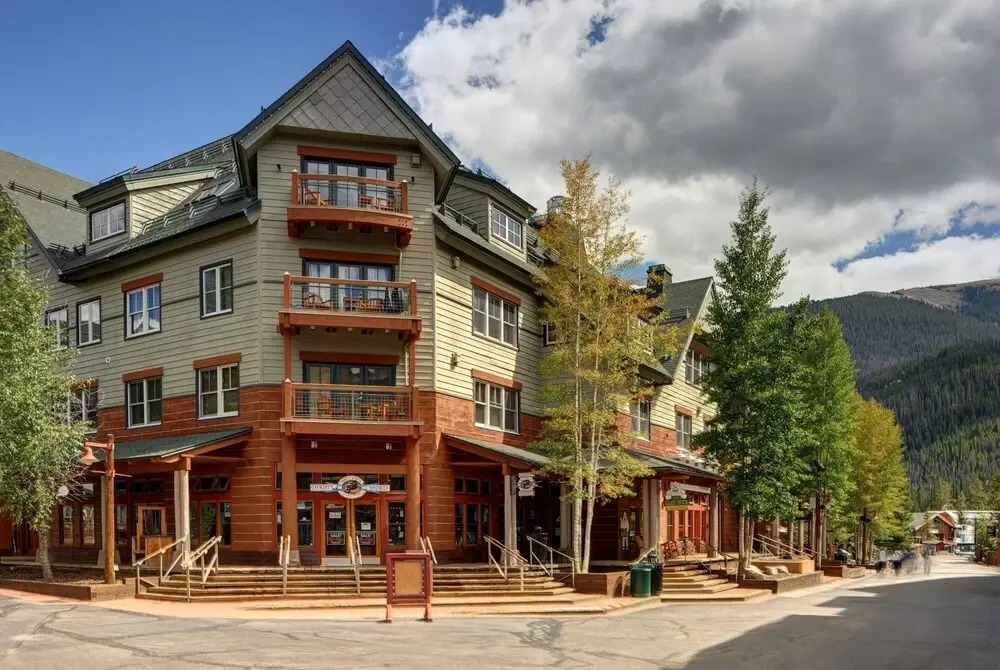 Premier 3br  - Walk Distance To Slopes. Kids Ski Free! 3 Bedroom Condo by RedAwning