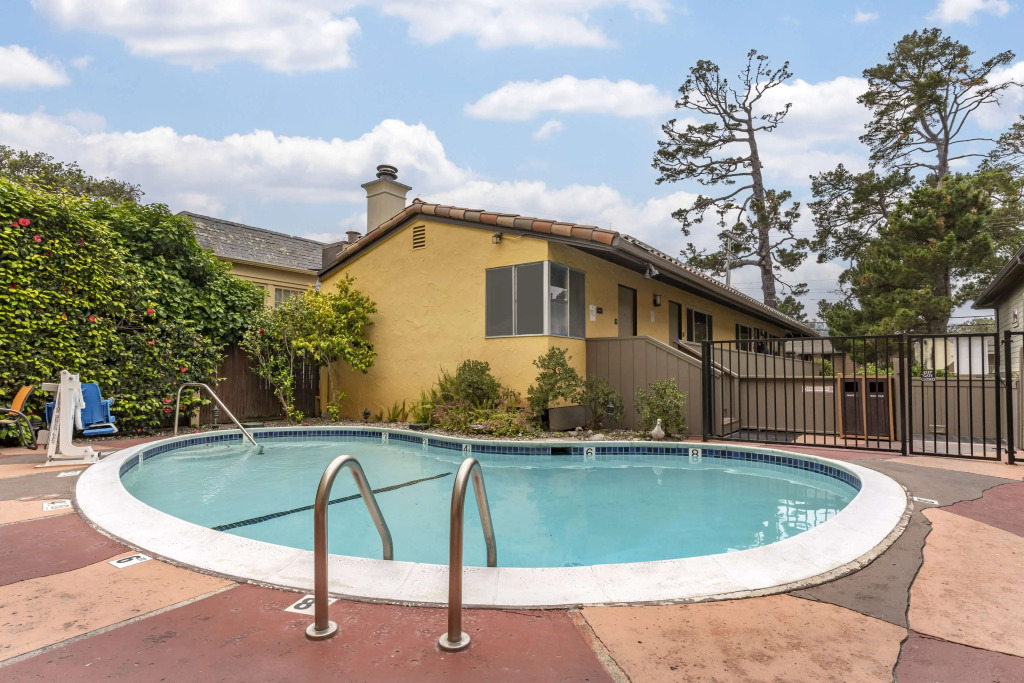 Best Western Carmels Town House Lodge