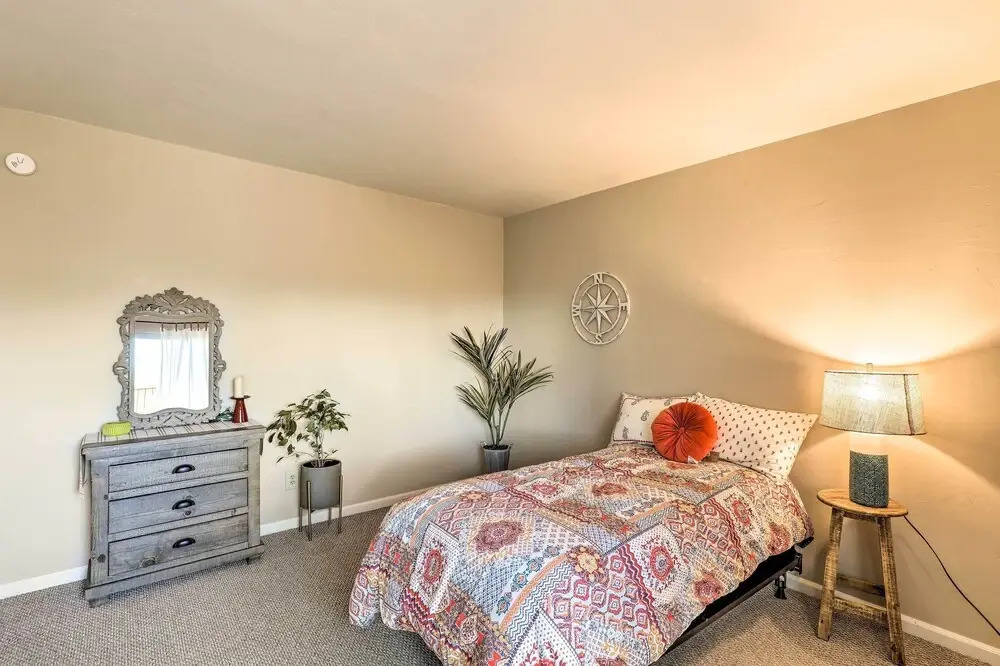 Tucson Townhome: 11 Mi to Dtwn - Long-term Stays!