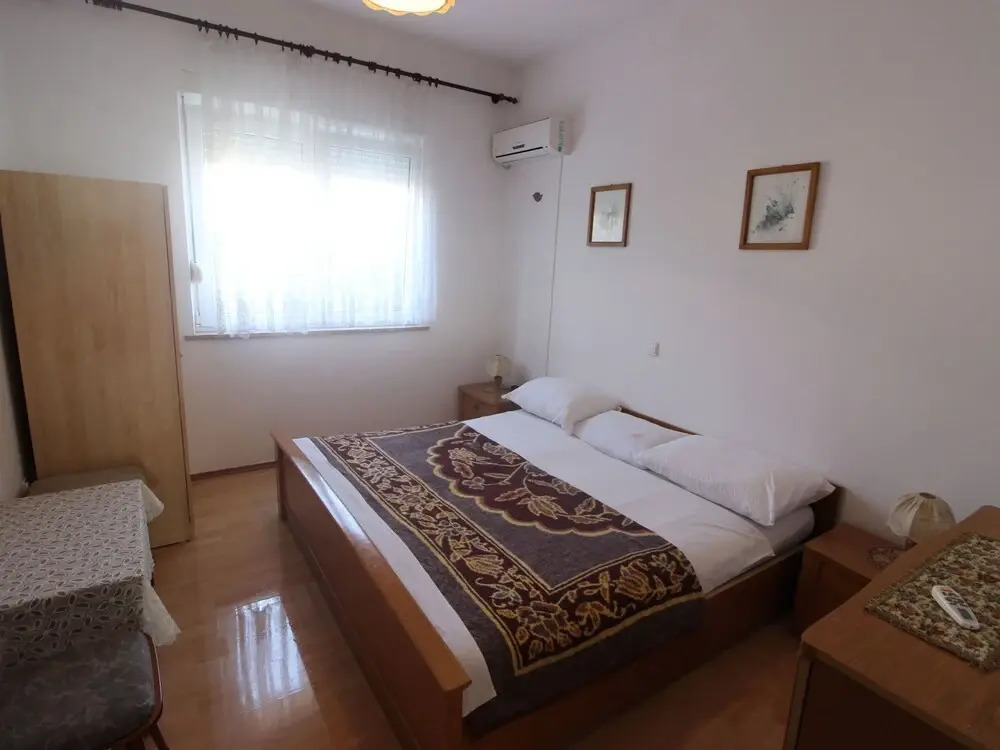 Simplistic Apartment in Starigrad near Sea