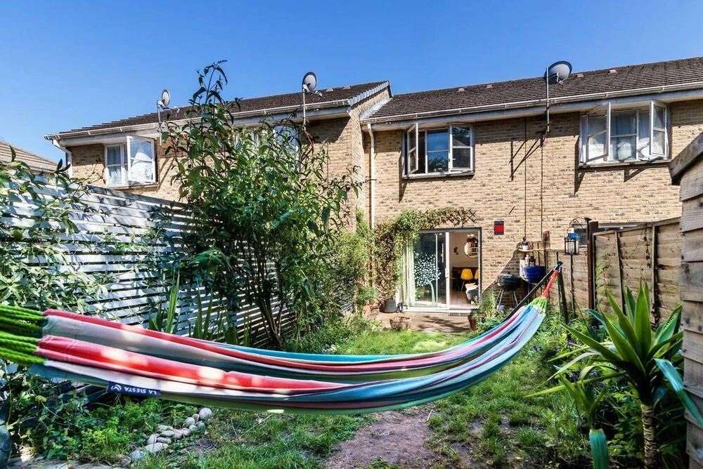 Lovely 2 Bedroom House With Garden