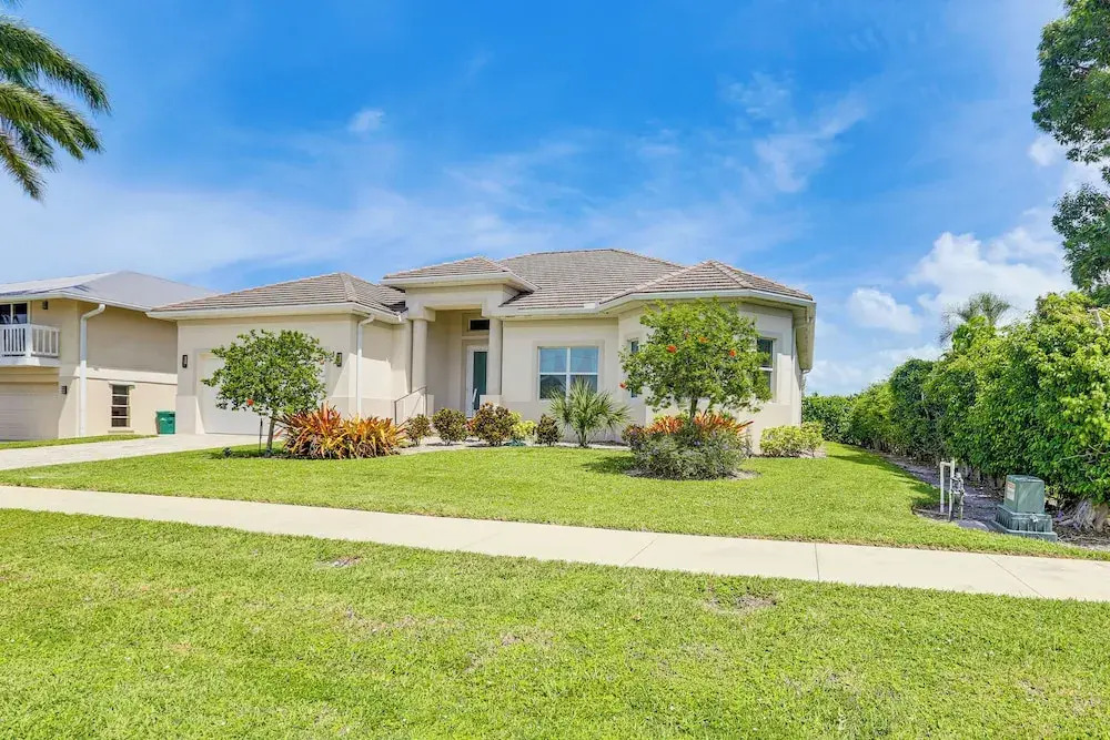 1/2 Mi to Beach: Poolside Oasis on Marco Island!
