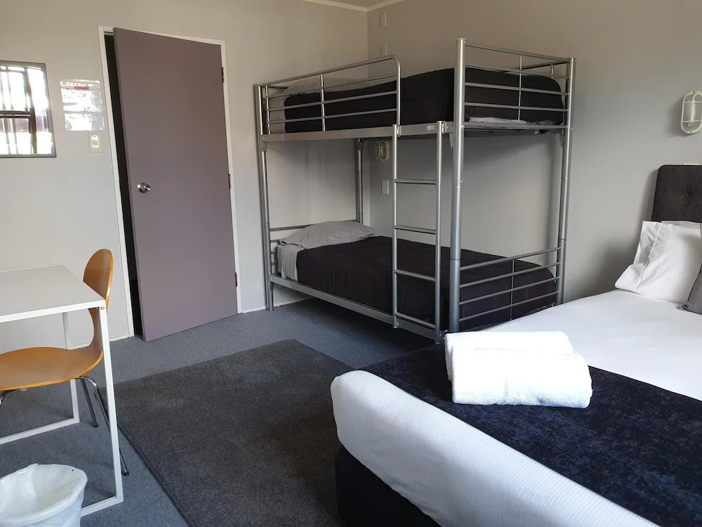 Manowhenua Lodge Hostel