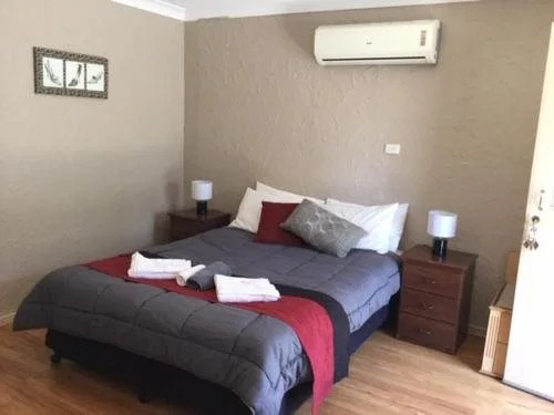 Village Motor Inn