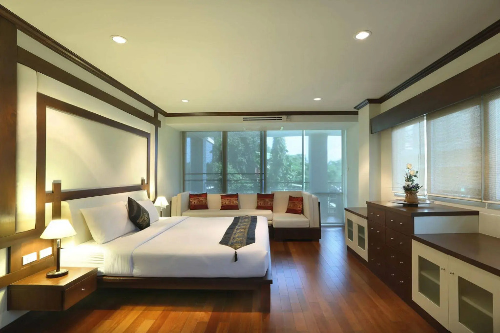 Karon View Royal Lotus