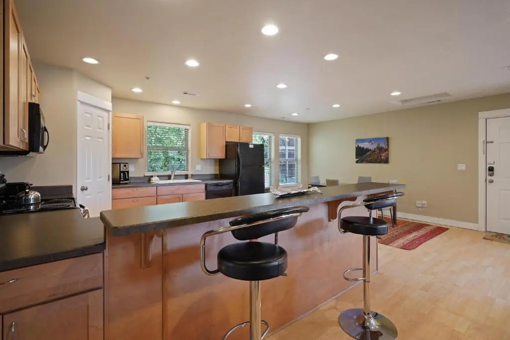 Downtowner-AC-2BR/1BA