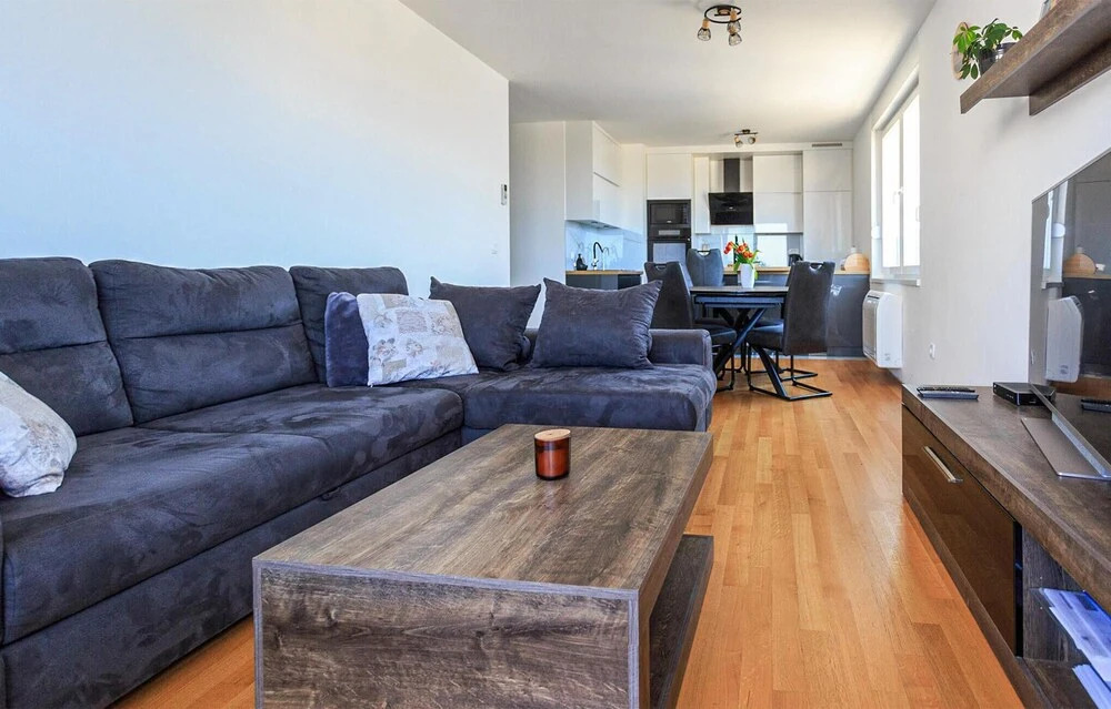 Beautiful Apartment in Zadar With Wifi and 2 Bedrooms
