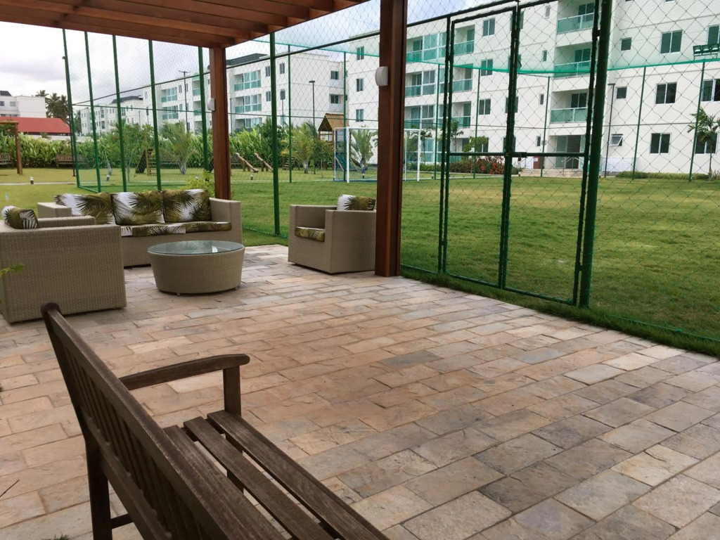 Muro Alto Condomínio Clube - Flats completos para a família por Yolo