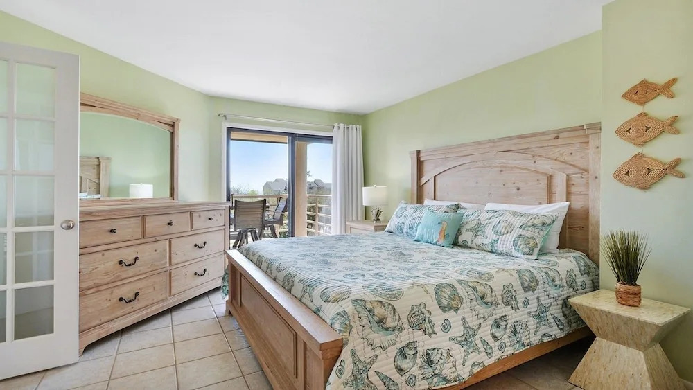2515 Mare 2 Bedroom Condo