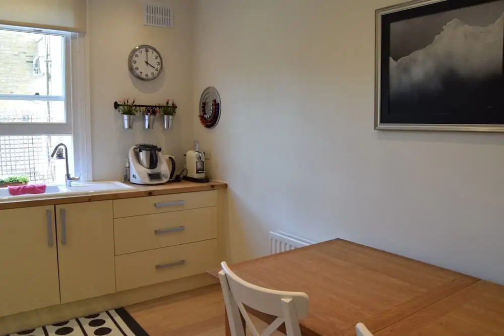 2 Bedroom House in Chelsea