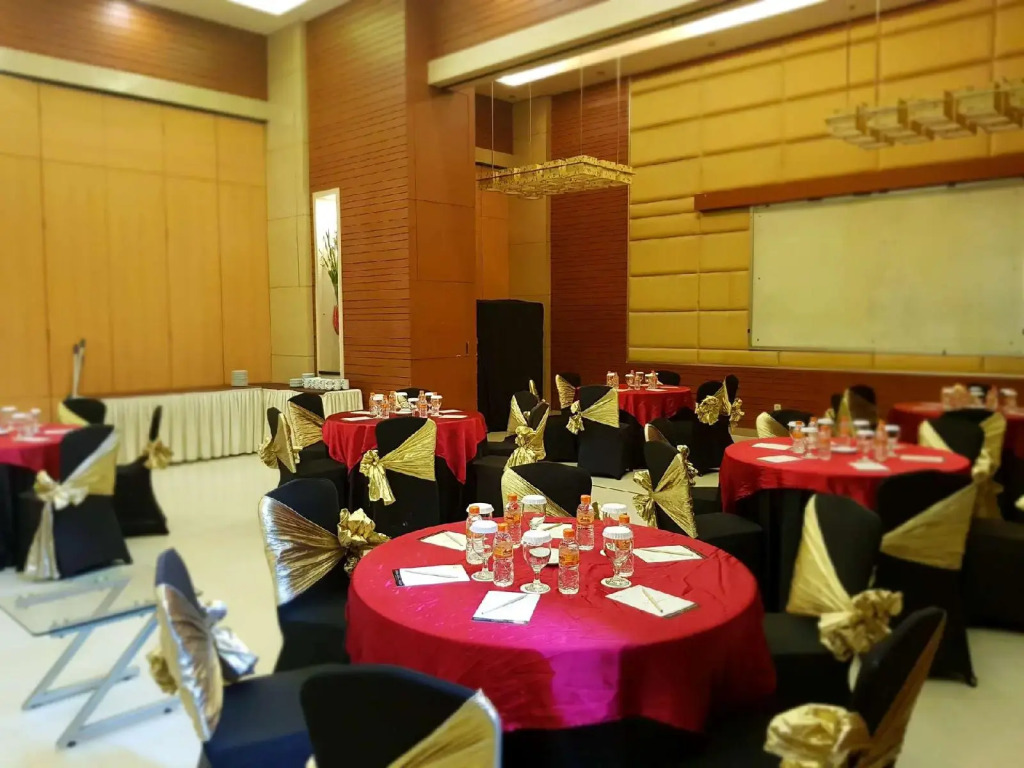 Scarlet Dago Hotel