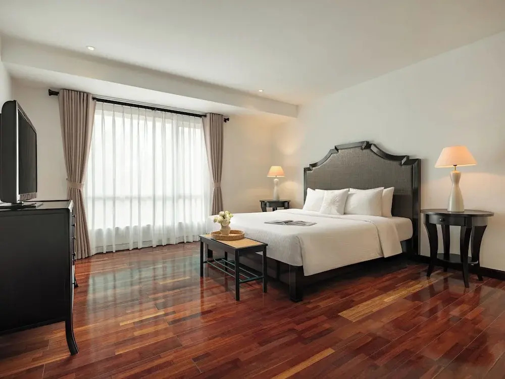 Elegant Suites Central