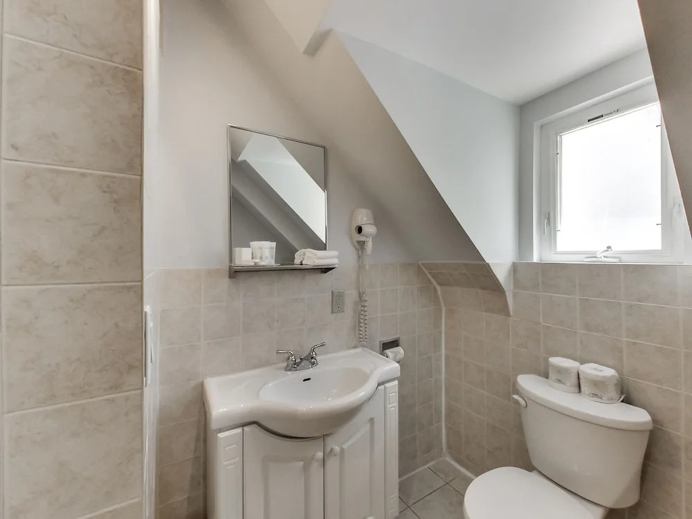 Isabella Hotel & Suites