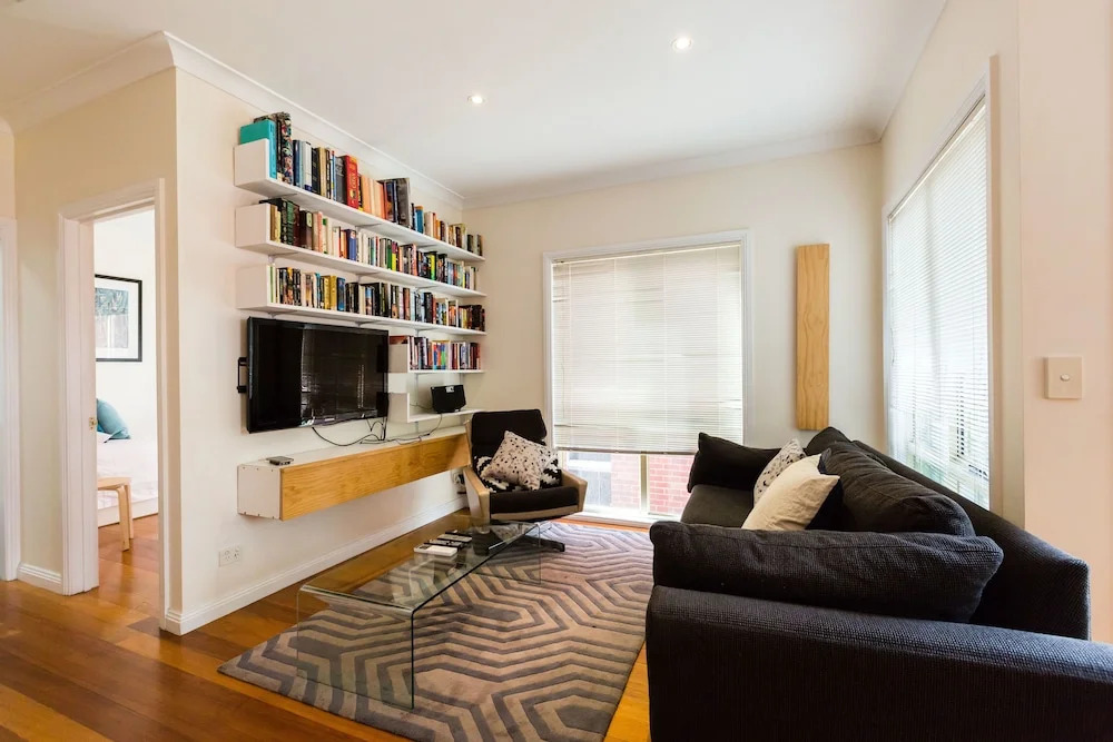 KIM, 2BDR West Melbourne Apartment