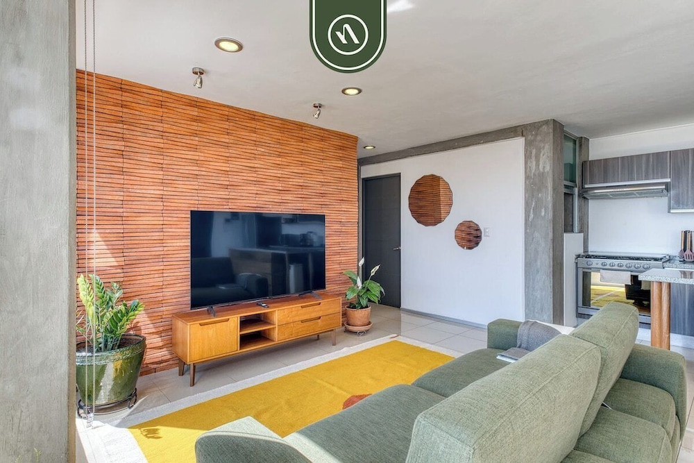 3 BR Condo - Panoramic Views - 5 Min to Downtown