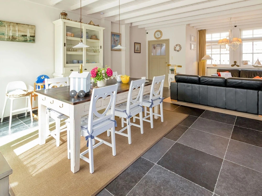 Spacious Holiday Home in Nieuwpoort With Garden
