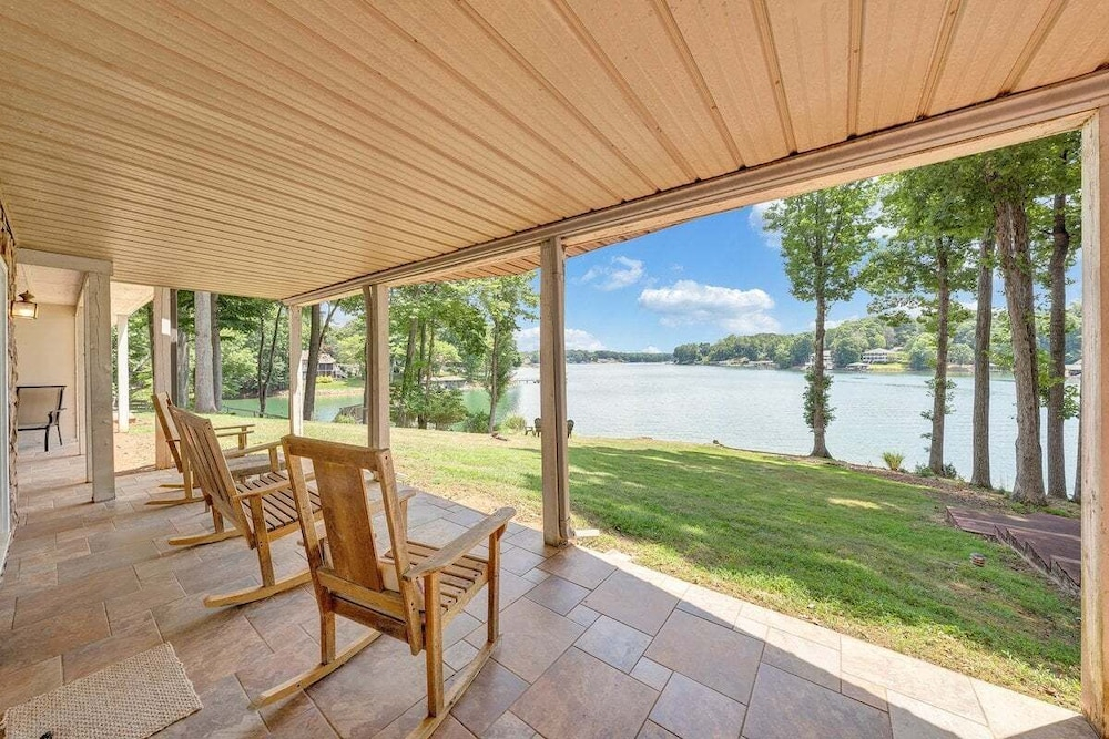 Pappy's Place - Lakefront Home With Private Dock