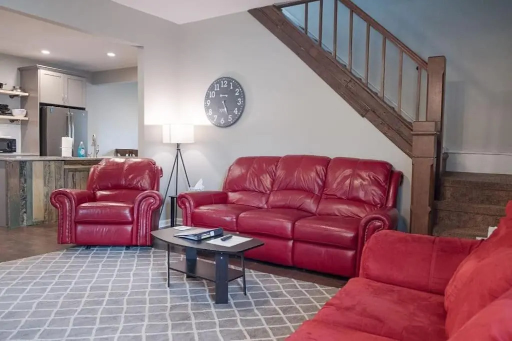 New 4 Bedroom House for Downtown Travelers!!!