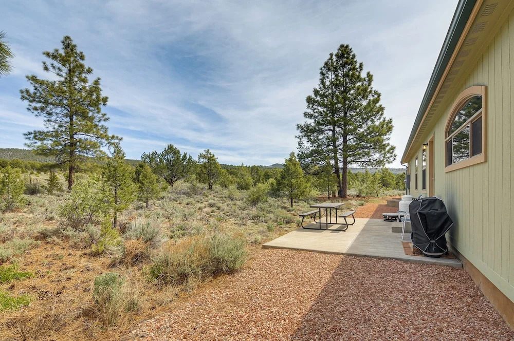 Secluded Boulder House - Next to National Forests!