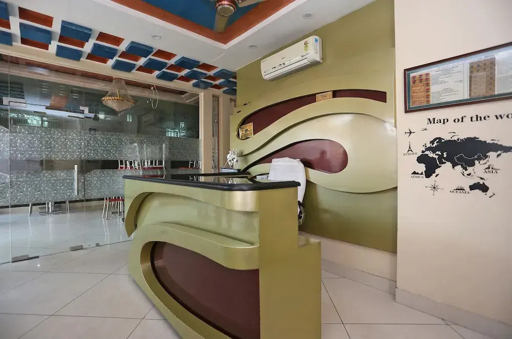 Oyo 23395 Hotel Taj & Restaurant