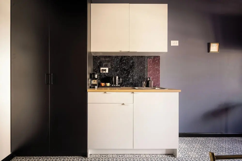 Laura Residence - Modern Studios