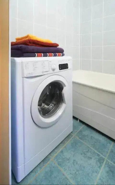 Nice private room in a three room apartment Free parking Feel like at home