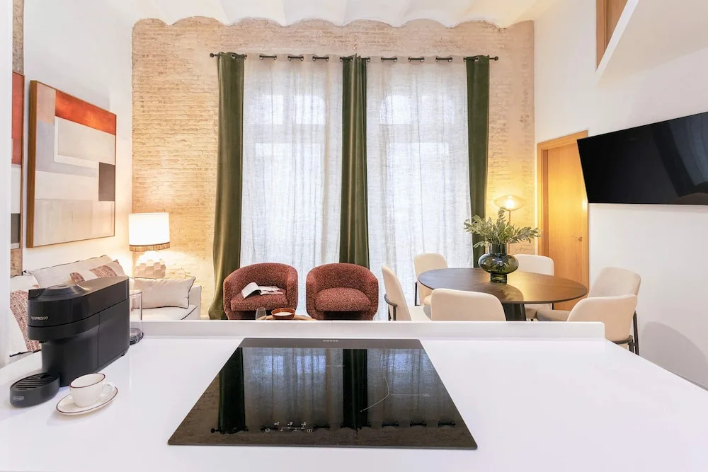 Cozy 3BD Duplex in Seville Center Gran Poder II