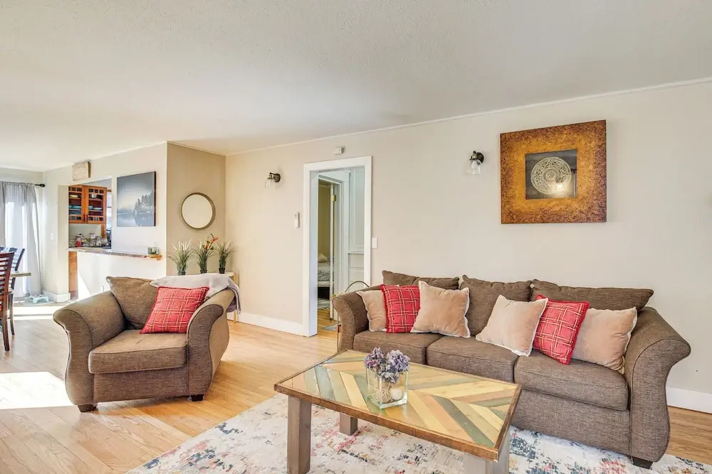 < 1 Mi to University of Oregon: Eugene Home