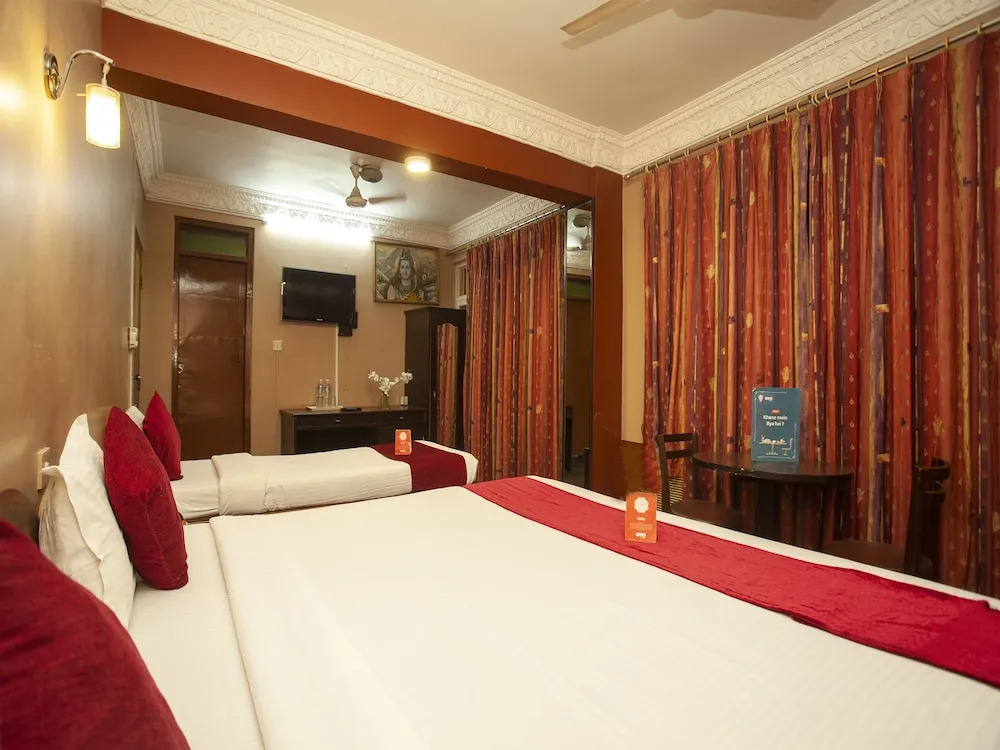 OYO 217 Shiva Tirupati Hotel
