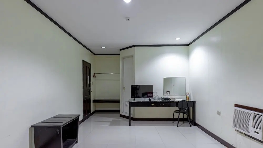 Check Inn Bacolod by RedDoorz