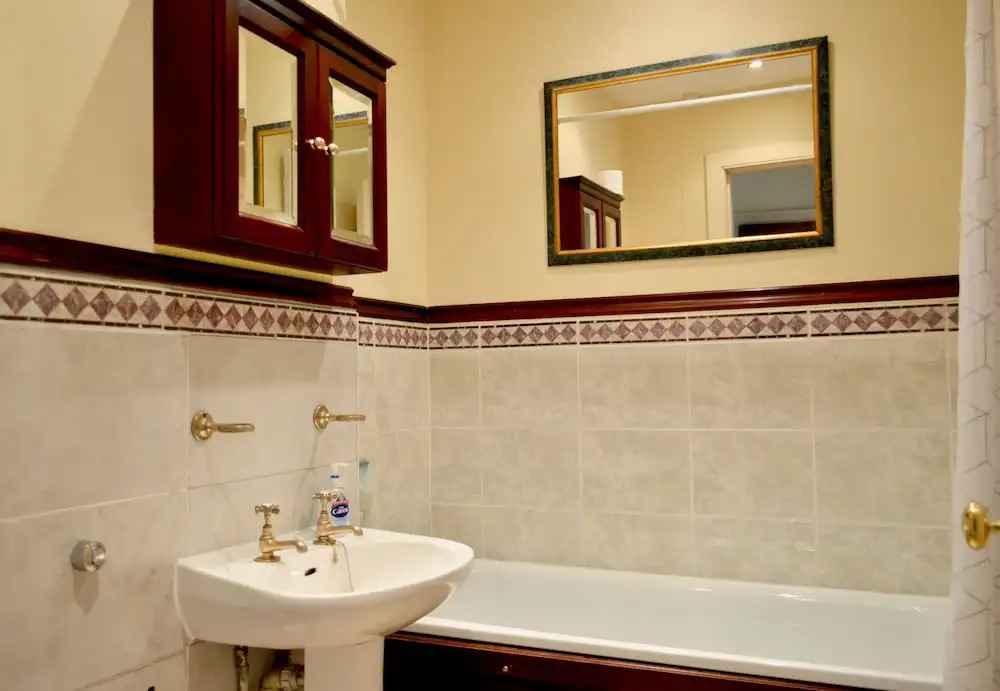 Charming Traditional 2 Bedroom Flat in Edinburgh New Town