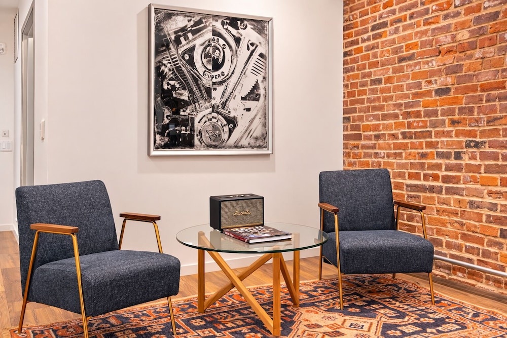 Sosuite at The Queen - Queen Village