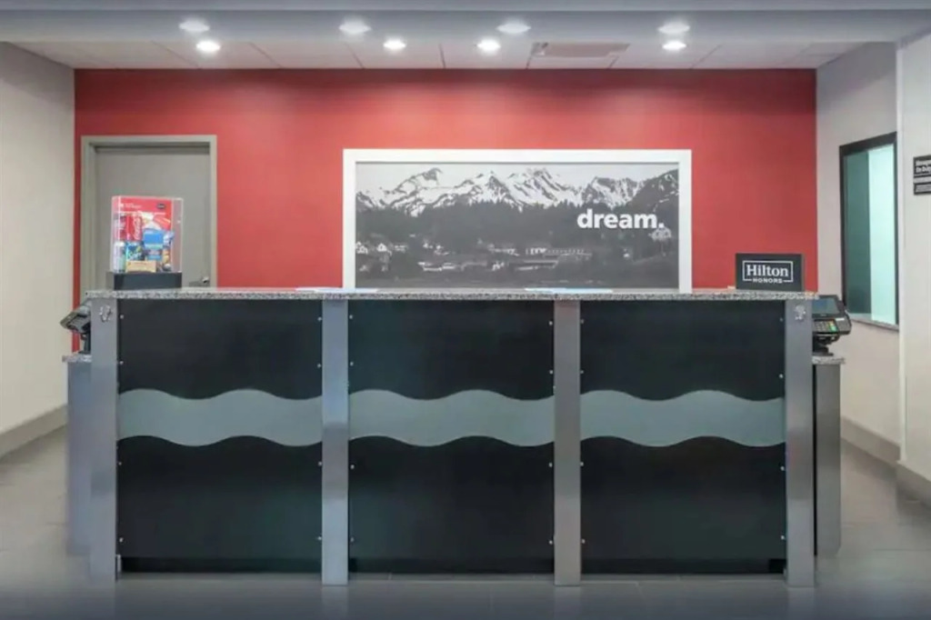 Hampton Inn and Suites Roanoke Airport/Valley View Mall