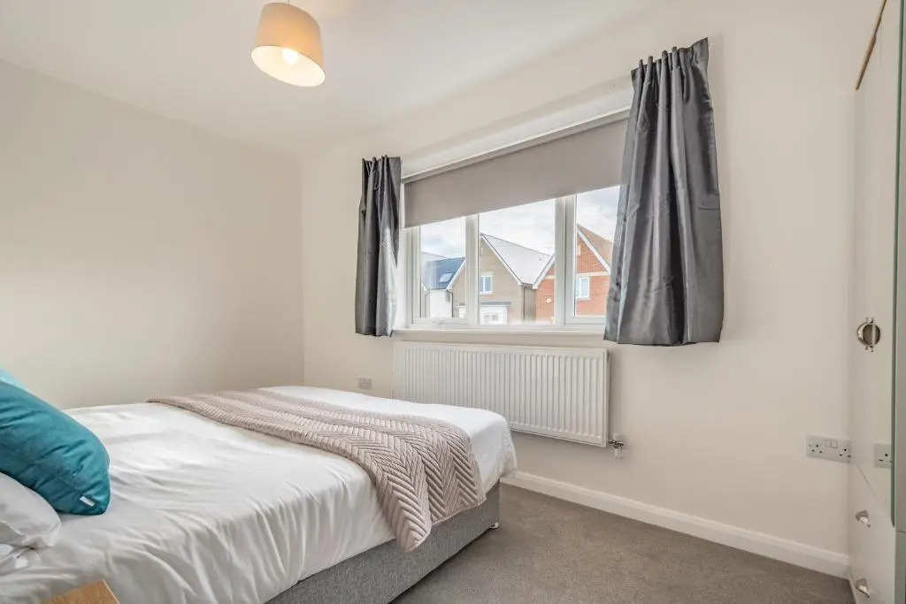 Modern, City living Apartments- Private parking
