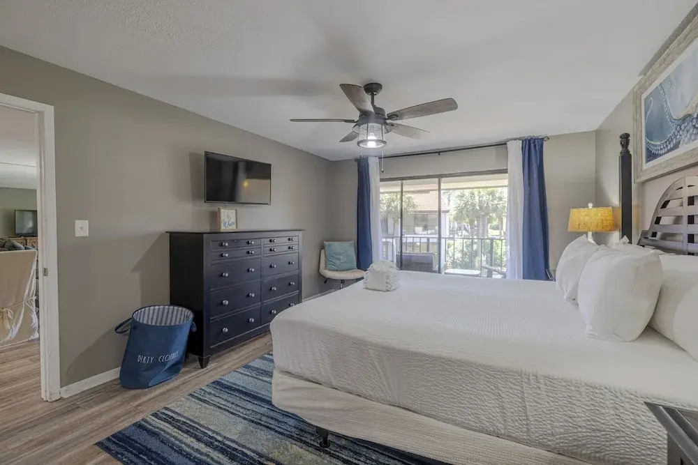 2BR Condo in Edgewater Resort With Golf, Tennis, Pools & Free Tram Service!