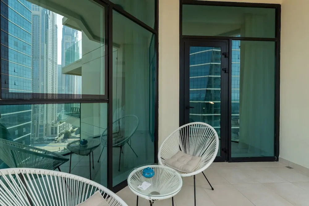 Vibrant 2BR Miami Vibes at Business Bay
