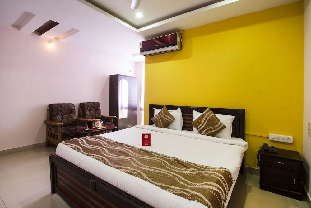 OYO 8618 Mourya Grand