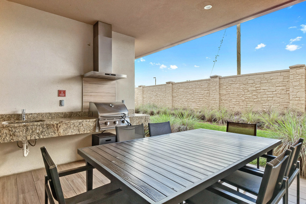 4 Bedrooms 45 Bathrooms Magic Village 7575 Bd