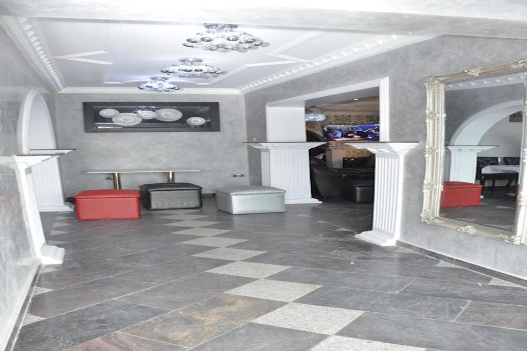 Platinum Inn Gee Hotel