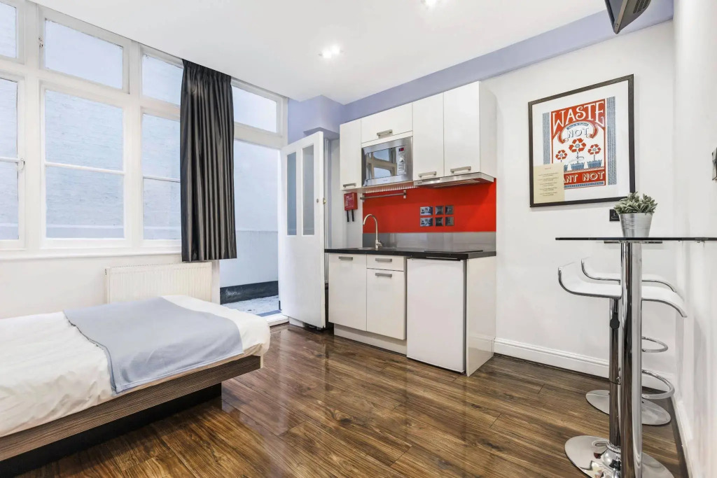 Club Living - Hyde Park Apartments