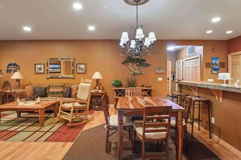 Crystal Charm Amazing 3 BDR Condo Close to Beaches, Casinos, & Skiing!