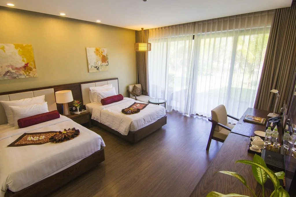 Huong Phong Ho Coc Beach Resort