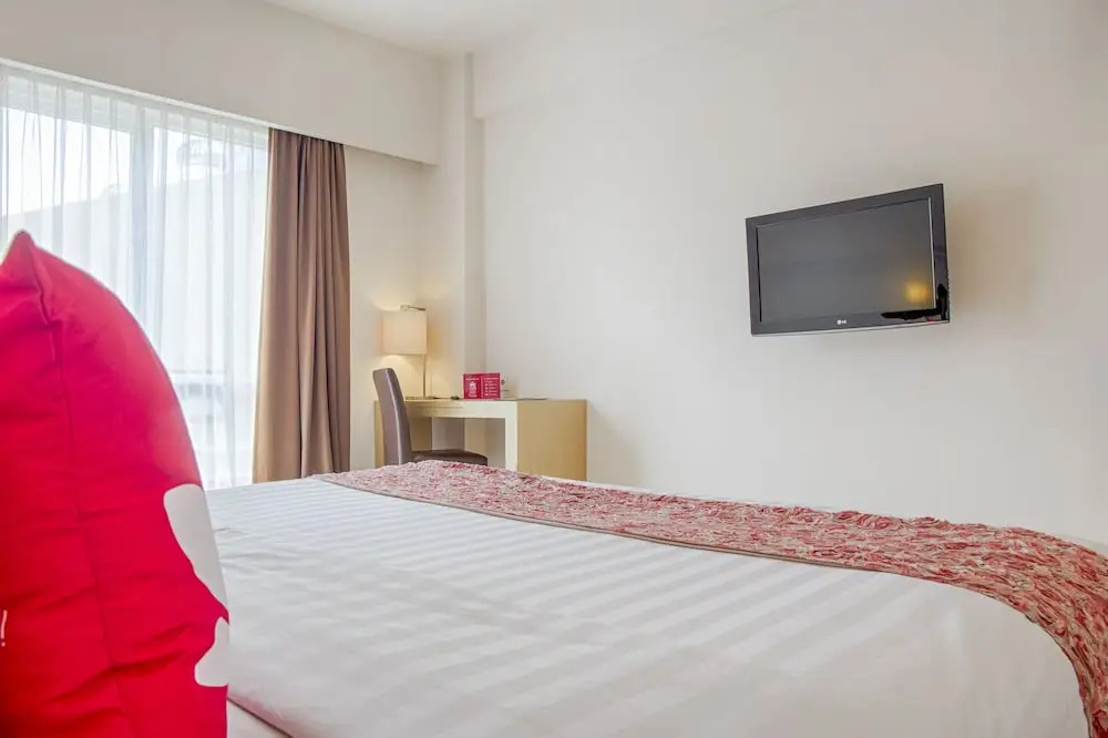 ZEN Rooms Kartika Plaza